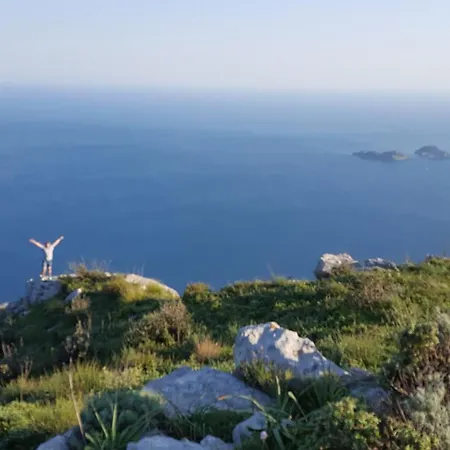 Ara Solis * Arola (Campania)